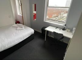 Budget Bright En-Suite Room in Central Coventry, hotel in Coventry