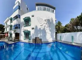 LUXUS Resort & Swimming Pool