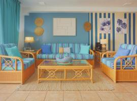Paradise Perch - Royal Retreats at Maho Beach, hotel in Lowlands