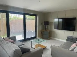 2-Bedroom Cottage Peaceful Countryside Ledsham