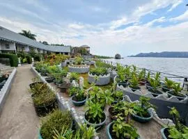 Rusty Rock Beach Resort & Spa