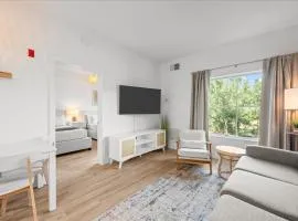 Suite near Disney, free parking and shuttle to Parks