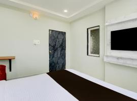 Hotel O Srinika premium near airport, ξενοδοχείο σε Shamshabad