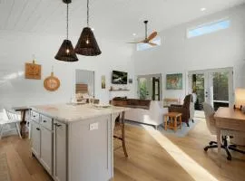 The Cottage at Woodpecker Ridge - Morganton GA Retreat for Two