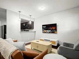 Lux 1BR Apt in North Loop Near UT Free Parking