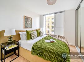 BRAND NEW! Modern & Spacious Serviced Apartments With FREE Parking & Gym by Rapid Returns - Professional Host, Hotel in Walton-on-Thames