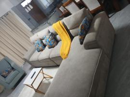 Bahari suites 3 bedroom, hotel i Mombasa