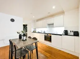 Modern 2Bed Flat, Close to Gatwick&Central London