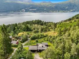 Cozy Home In Meisingset With Kitchen