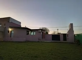 Casa en Tandil amplio patio verde parrilla y wifi