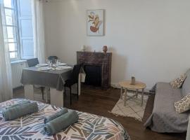 Appartement Hyper Centre, 2ème étage, hotel i Fougères