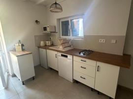 Appartement avec piscine, Hotel in Beauregard-Baret