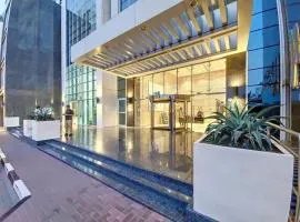 Joyful Journeys Marina Arcade Private Room for 2 - Shared Kitchen