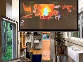 The Portkey - Magical Harry Potter Themed, Hot Tub, and Fire Pit โรงแรมในซิลวา
