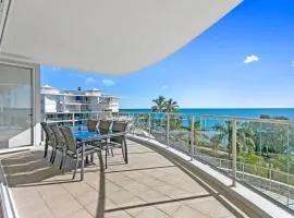 3BR 3BATH Resort Apt, 2 pools, Gym, 2 Car Pk, Stunning VIews