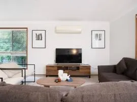 Modern 5BR Family Retreat Comfort in Calamvale