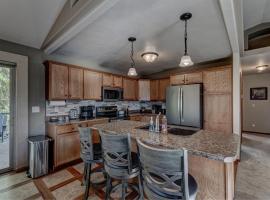 Spacious Family Home with 2 King Suites, hotel in Rapid City