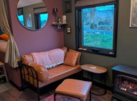 Tranquil Off-Grid Cabin, chata v destinaci Ballina