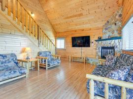 Resort Cabin with Lake Access in Central Warrens!, hotel v destinaci Warrens