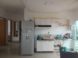 Casa de alto padrao na beira do lago Corumba IV