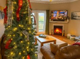 Smoky Mountain View Condo- Hot Tub, Indoor Pool, Walking Path, Playground, hotel in Pigeon Forge