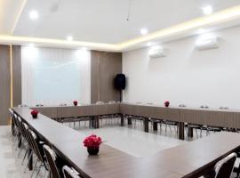 Hotel holitel, hotel near Sultan Syarif Kasim II International Airport - PKU, Pekanbaru