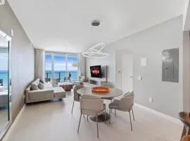 EXCLUSIVE RESORT - OCEANFRONT 2BD 2BA CONDO, HiGH FLOOR, ROOFTOP POOL AND HOT TUB, STEPS TO BEACH