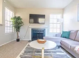 Boulevard Stays Serene 1BR King Suite with Pool Gym & Free Parking 01