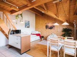 Apartment Steamboat Suite in See- und Bergnähe, 4 Gäste, Balkon mit Aussicht, hotel in Faulensee