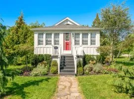 Walk to Old Town | Cottage 3 ppl Top 10% | Parking