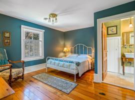 Hot Tub | Historic Home | Steps to Everything NOTL, ξενοδοχείο στο Niagara on the Lake