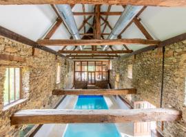 Le Manoir de la Vieille Douve, hotel u gradu Bourg-dʼIré