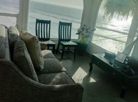 Casa Mar Verde - Oceanfront Penthouse - Pool & Jacuzzi、Primo Tapiaのホテル