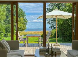 Modern Holiday Home With A View Of Ise Fjord, hotel a Holbæk