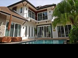 Suriyasom Villa 5, ξενοδοχείο σε Thalang