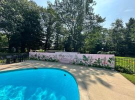 Sun & Sand Resort, Hotel in Port Austin