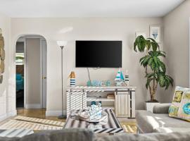 Private 5BR Oasis with Pool Near Clearwater Beach, hotel i Clearwater