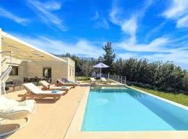 Orientem Villa Beheizter Pool