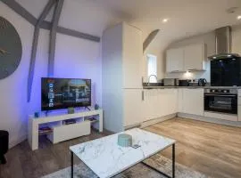 Stylish, Spacious 1 Bedroom Apartment, central