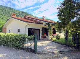 Villa in Northern Italy near Borgo di Toppo, Hotel in Travesio