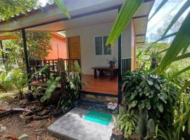 Chalee Guest House, caba&ntilde;a o casa de campo en Ban Khlong Mat