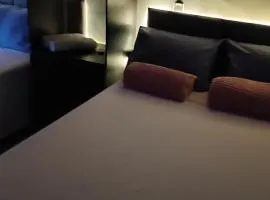 Smart Studios 102 com ar wifi e garagem prox ao Shopping