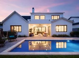 Breeze - Sparkling Pool - Mins to Old Town