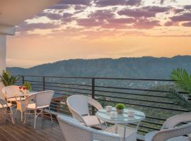 Host Jatin Lauxry pent house kasauli hill crest 7oI827o7o3, hotel in Kasauli