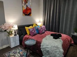 Cosy City Apartment in London - 5 Mins to Heathrow