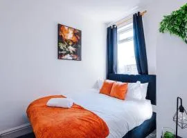 Contractor Heaven Four Bedroom Free Parking in Manchester by Eason Stays