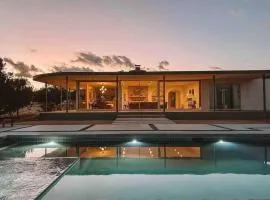 Luxury Villa Pool & Spa Looking Glass