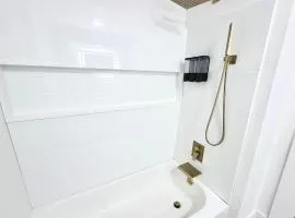 Stylish 3BR Minutes to Downtown and Stadium