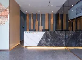 ZMAX Hotels Shenzhen Lianhuacun Metro Station