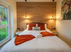 Big Studio,Two Beds with Garden Close to Center, Train, Hospital Long Booking Welcome